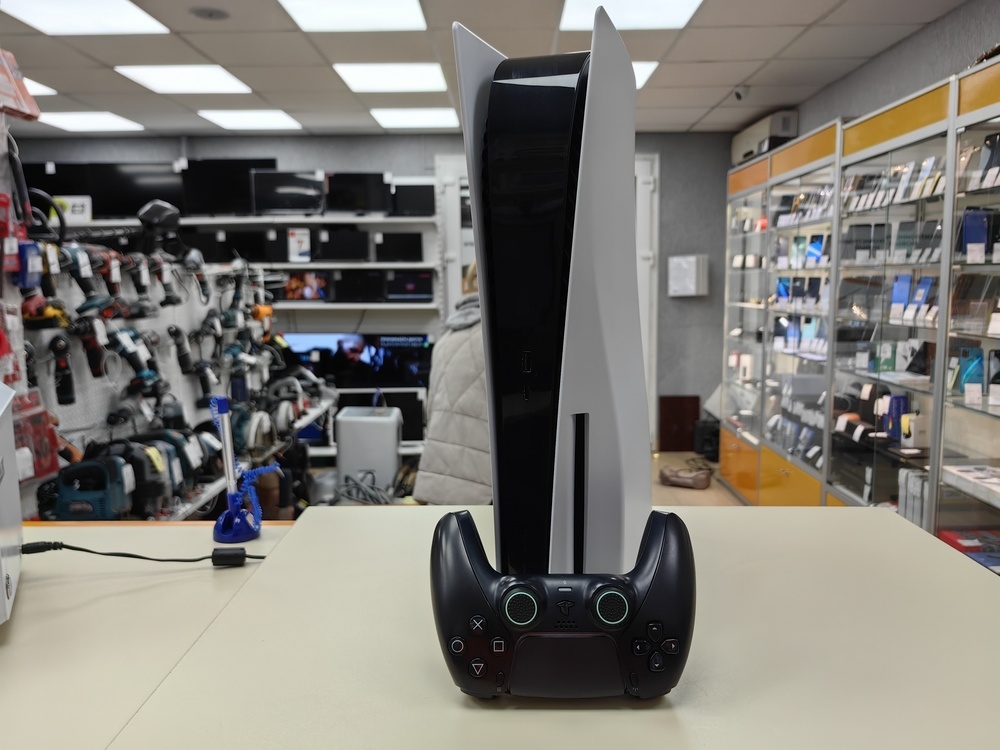Игровая приставка PlayStation 5 825Gb (С дисководом) Игровая приставка PlayStation 5 825Gb (С дисководом)
