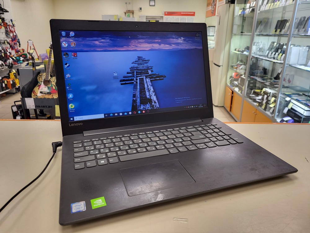 Ноутбук Lenovo; Core i3-7020U, GeForce MX110, 12 Гб, 240 Гб, Нет