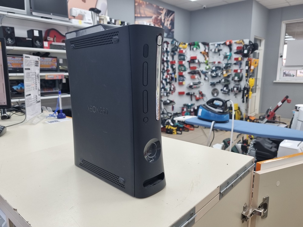 Игровая приставка Xbox 360;