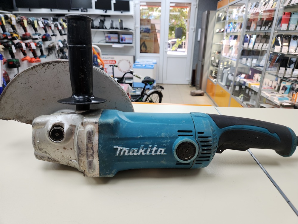 Угловая шлифмашина Makita GA7050