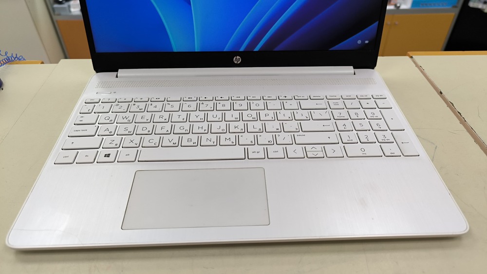 Ноутбук HP 15S; Athlon 300U, Radeon Vega 3, 4 Гб, 256 Гб, Нет