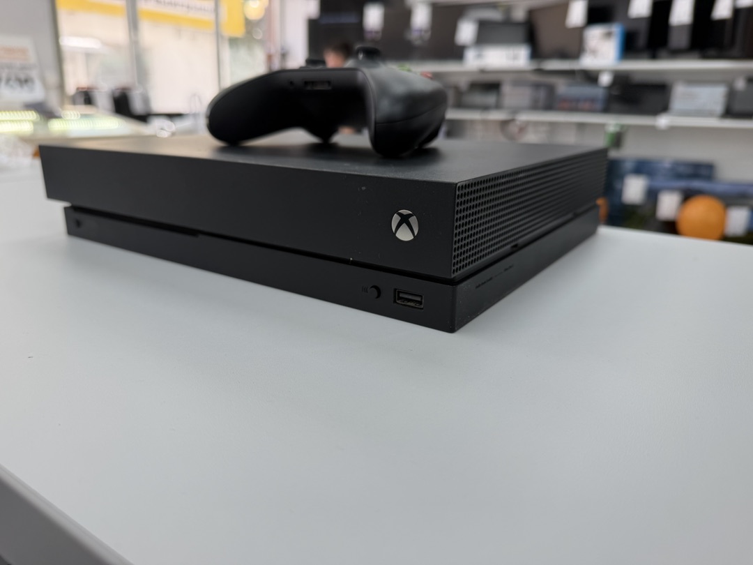 Игровая приставка Xbox One X 1Tb