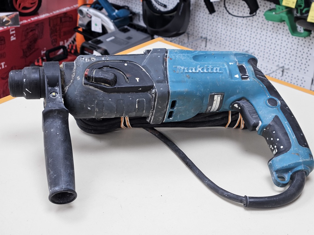 Перфоратор Makita HR2470