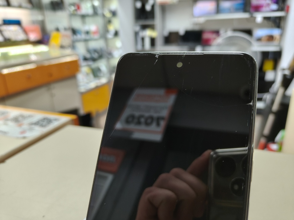 Смартфон Tecno Pova 5 8/128