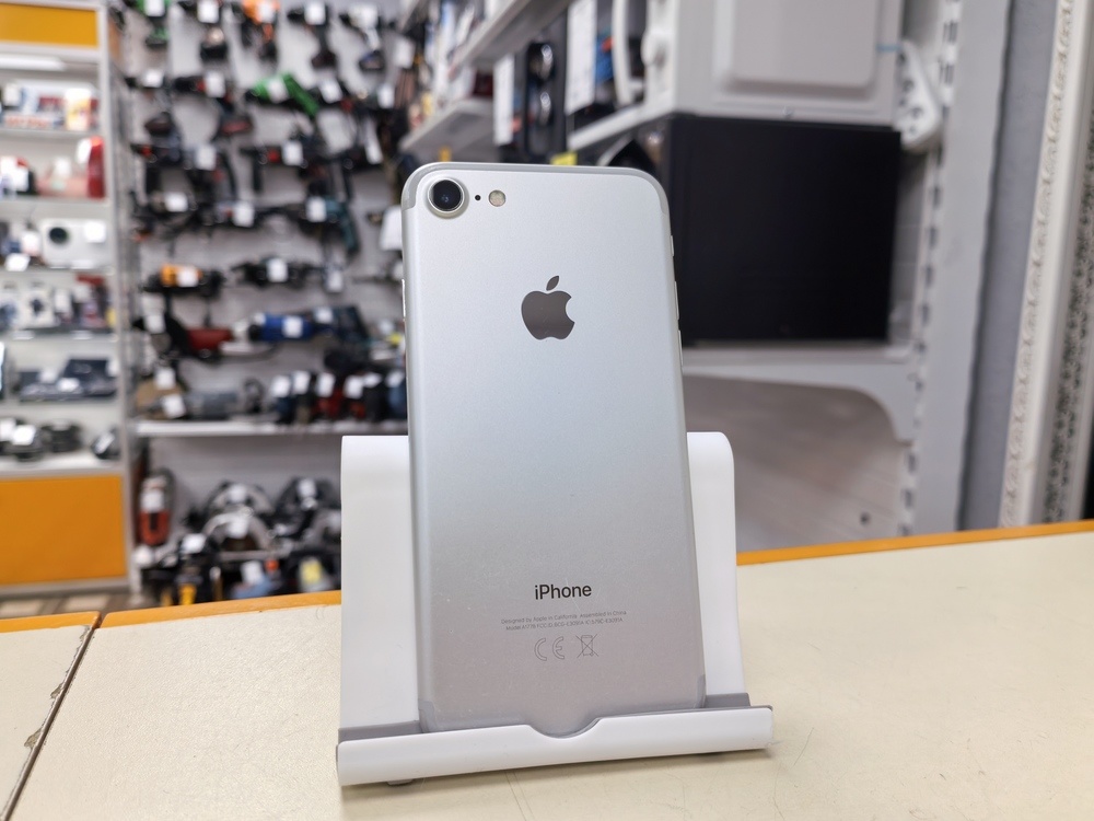 Смартфон Apple iPhone 7 32Gb