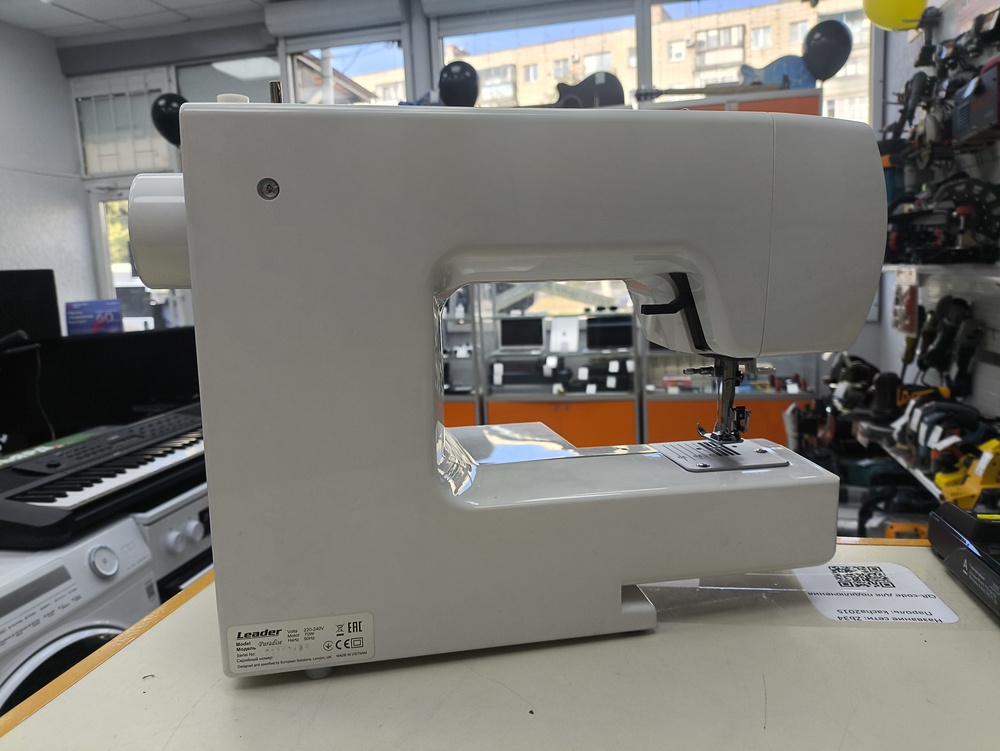 Швейная машина Leader Paradise