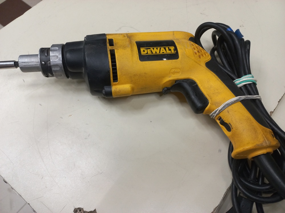 Шуруповерт Dewalt DW263