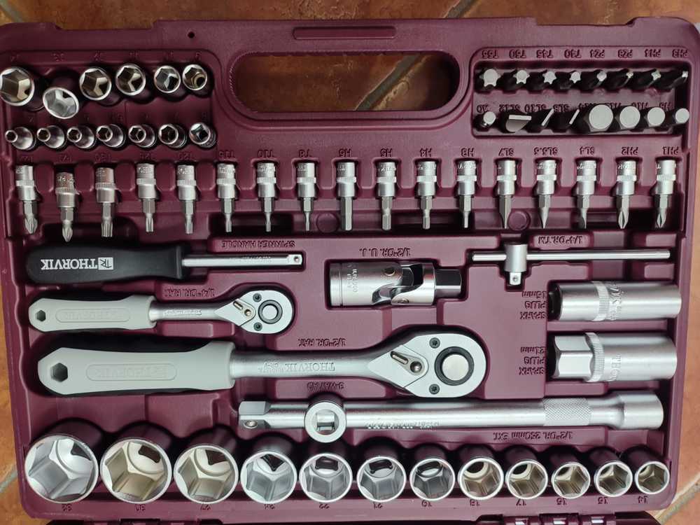 Набор инструментов Thorvik UTS0082