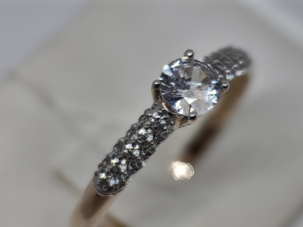 КОЛЬЦО С КАМНЯМИ (Au 585)