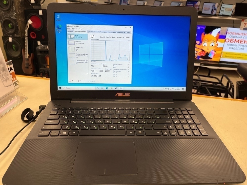 Ноутбук ASUS K555L; Core i3-4005U, GeForce 920M, 4 Гб, 120 Гб, Нет