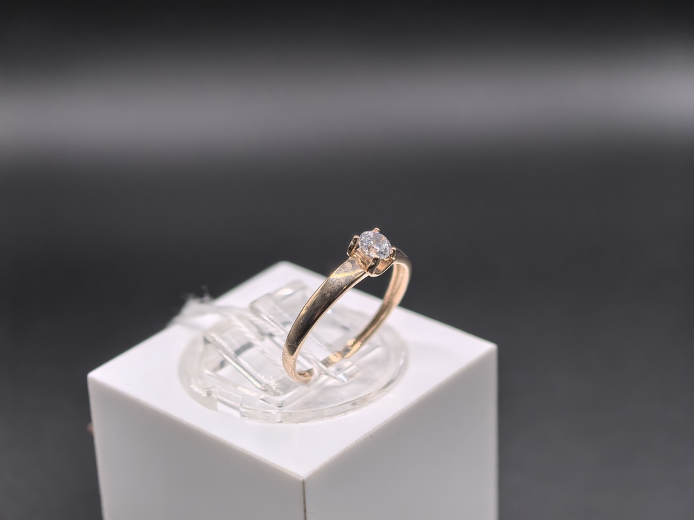 КОЛКМ375 КОЛЬЦО С КАМНЕМ (Au 375)