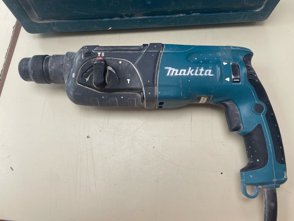 Перфоратор Makita HR2470