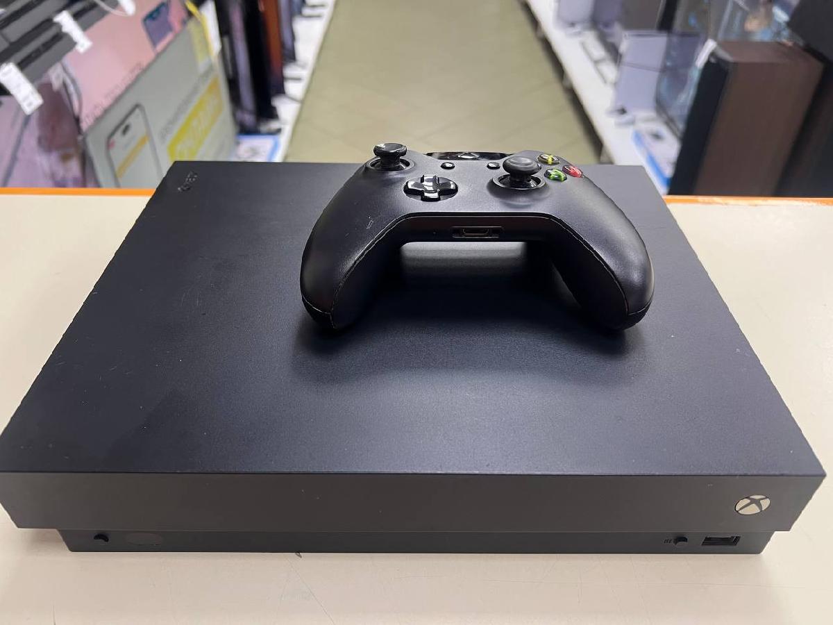Игровая приставка Xbox One X 1Tb Игровая приставка Xbox One X 1Tb