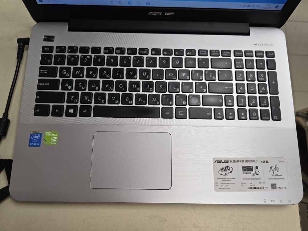 Ноутбук ASUS K555L; Core i3-4005U, GeForce 920M, 4 Гб, 120 Гб, Нет