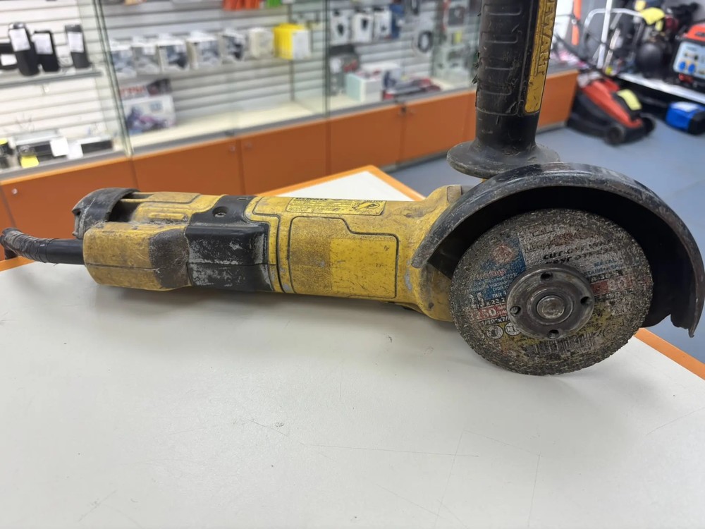 Угловая шлифмашина Dewalt DWE4257-KS