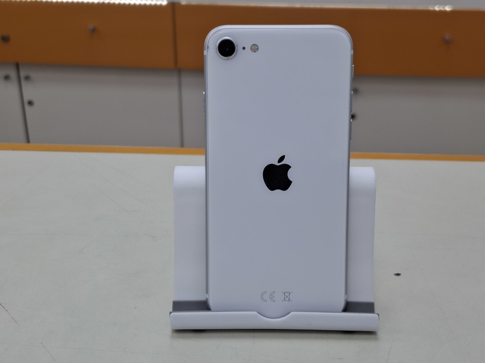 Смартфон Apple iPhone SE 2020 64Gb