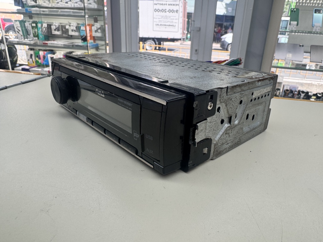 Автомагнитола Aura AMH-605BT
