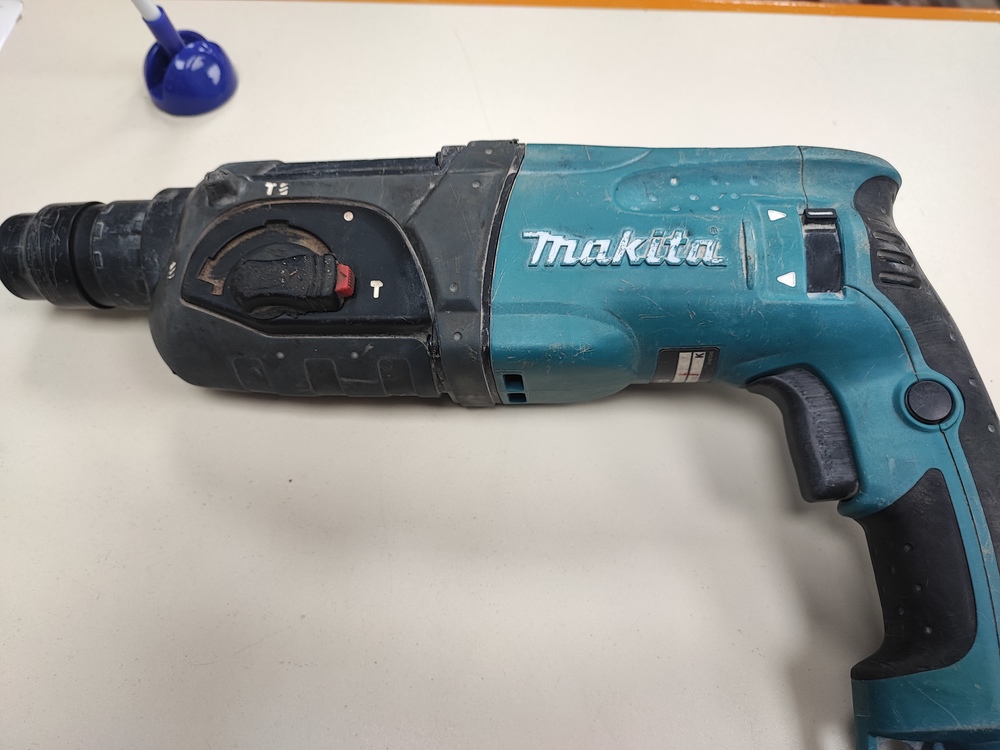 Перфоратор Makita HR2470