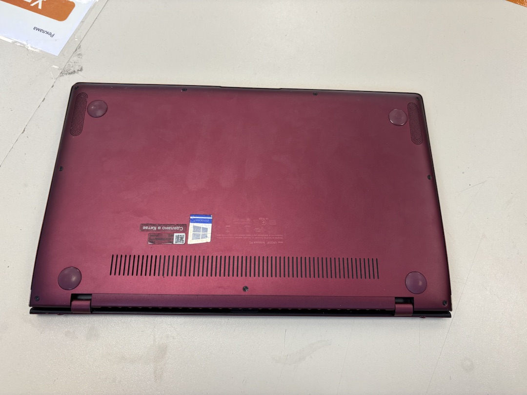 Ноутбук ASUS; Core i7-8565U, AMD Graphics, 8 Гб, 240 Гб, Нет