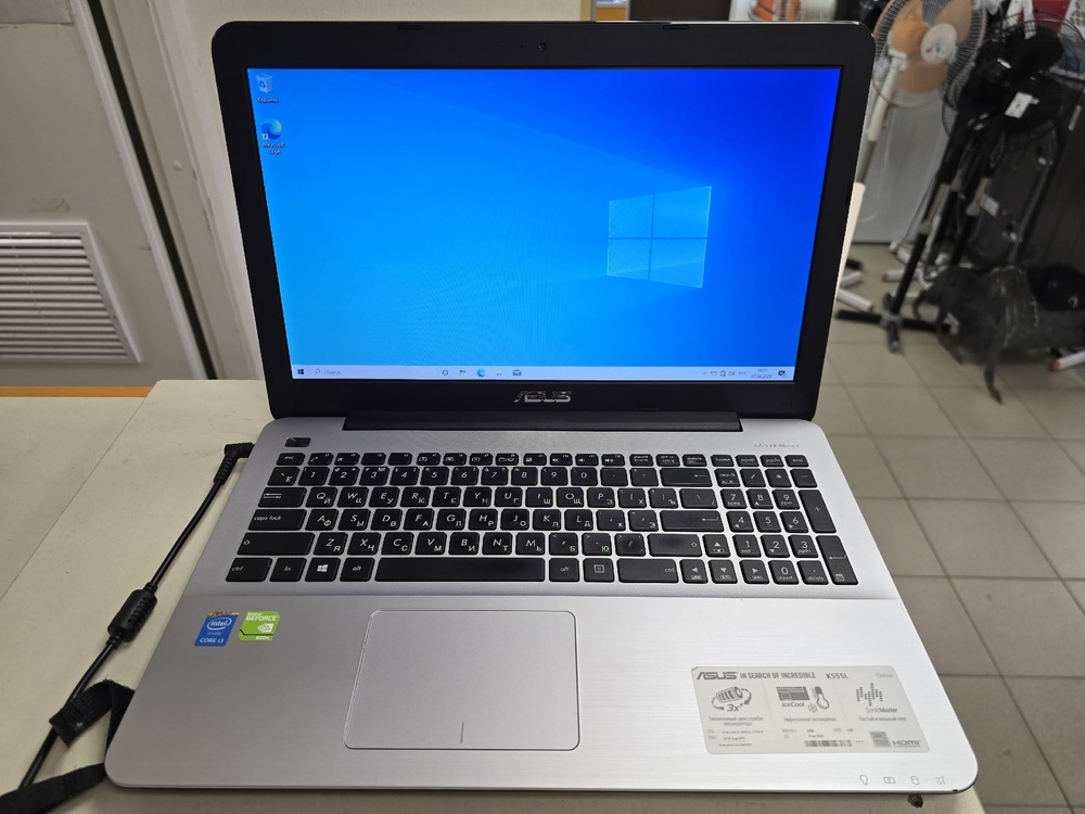 Ноутбук ASUS K555L; Core i3-4005U, GeForce 920M, 4 Гб, 120 Гб, Нет