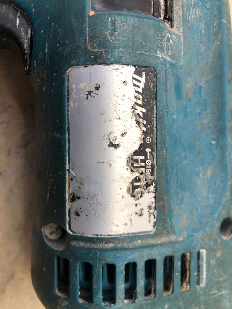 Дрель-ударная Makita HP1620.