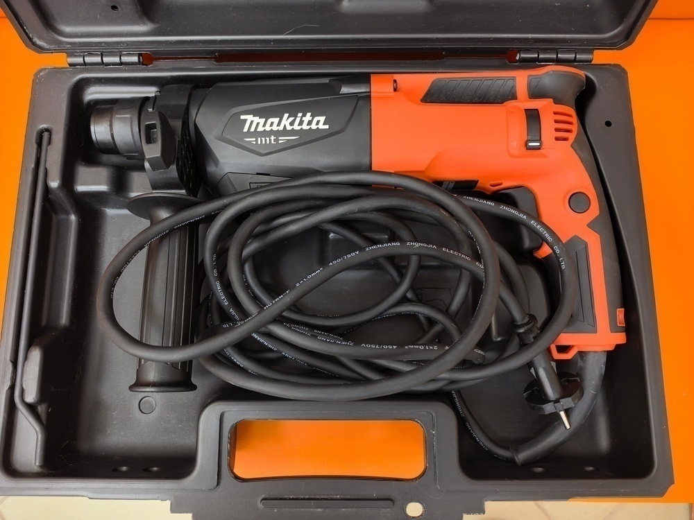 Перфоратор Makita M8701