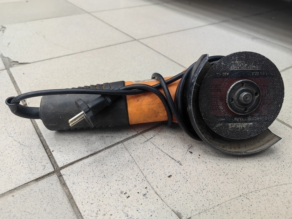 Угловая шлифмашина Вихрь УШМ-125/900