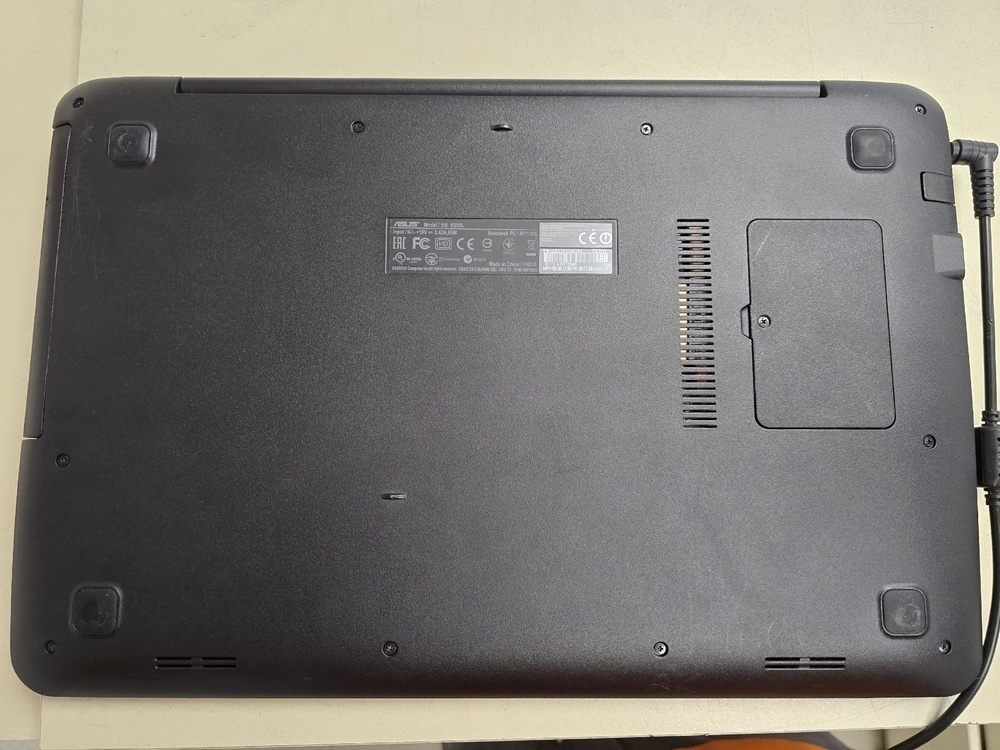 Ноутбук ASUS K555L; Core i3-4005U, GeForce 920M, 4 Гб, 120 Гб, Нет