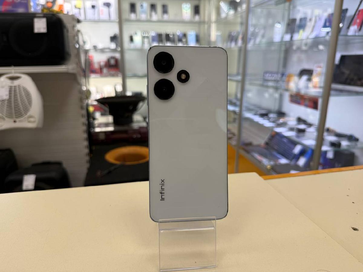 Смартфон Infinix HOT 30i 8/128