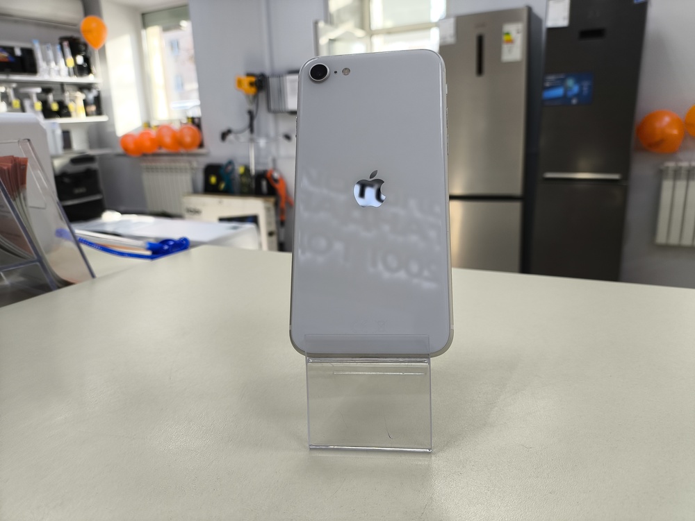 Смартфон Apple iPhone SE 2020 64Gb