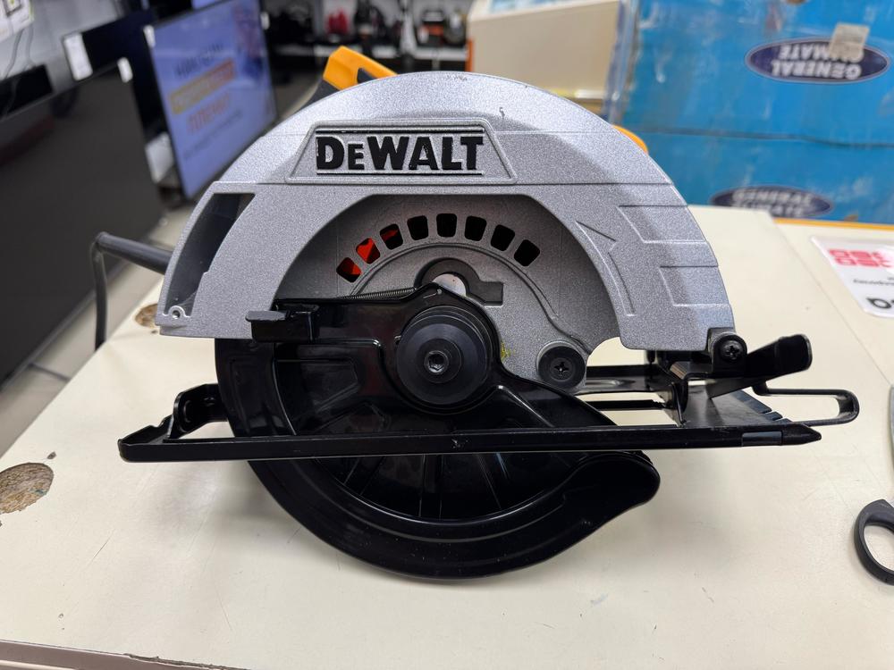 Дисковая пила Dewalt DWE 575
