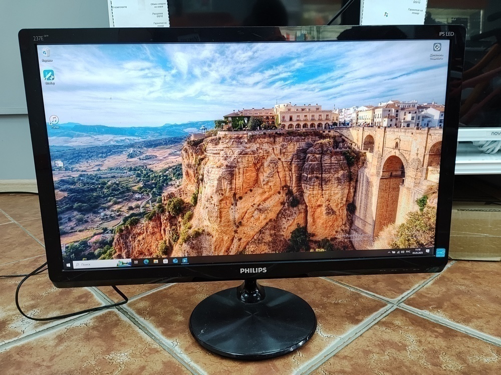 Монитор Philips B237E4Q