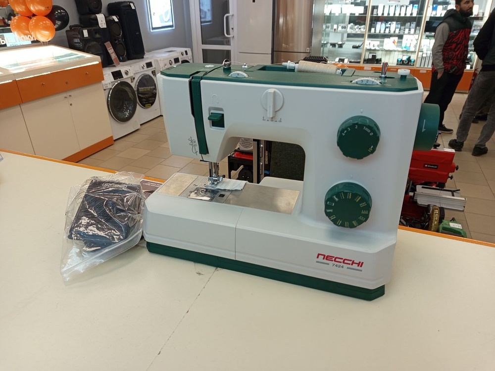 Швейная машина Necchi 7424
