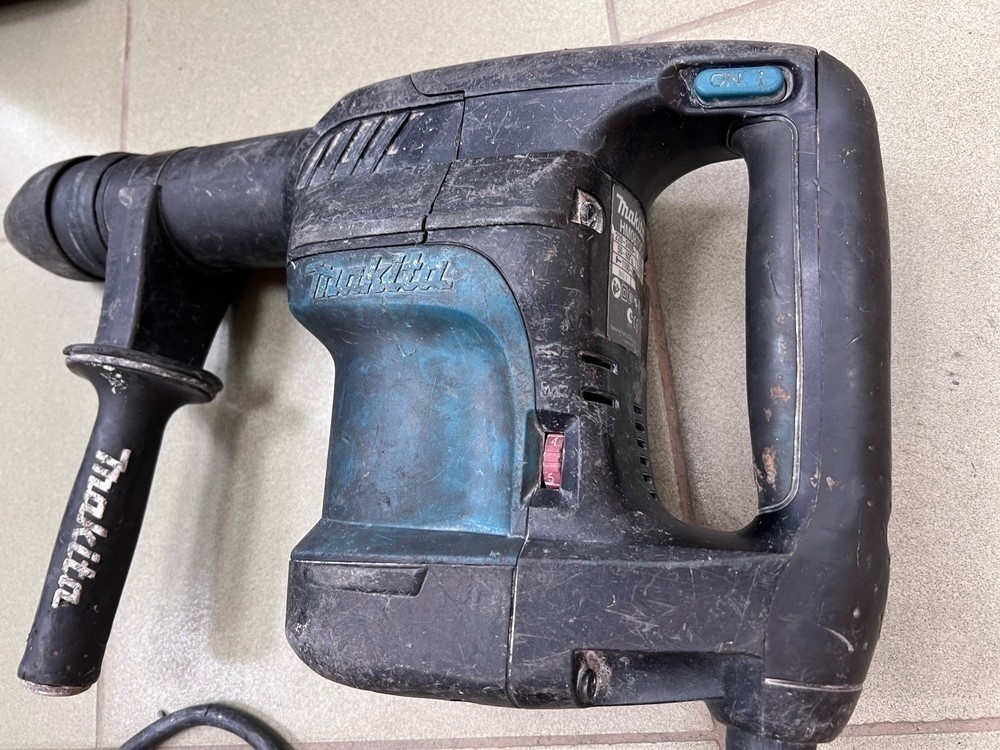 Отбойный молоток Makita HM0870C