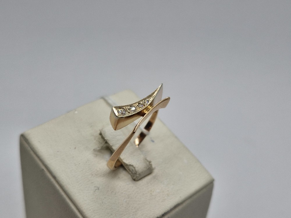 КОЛЬЦО С КАМНЯМИ (Au 585)