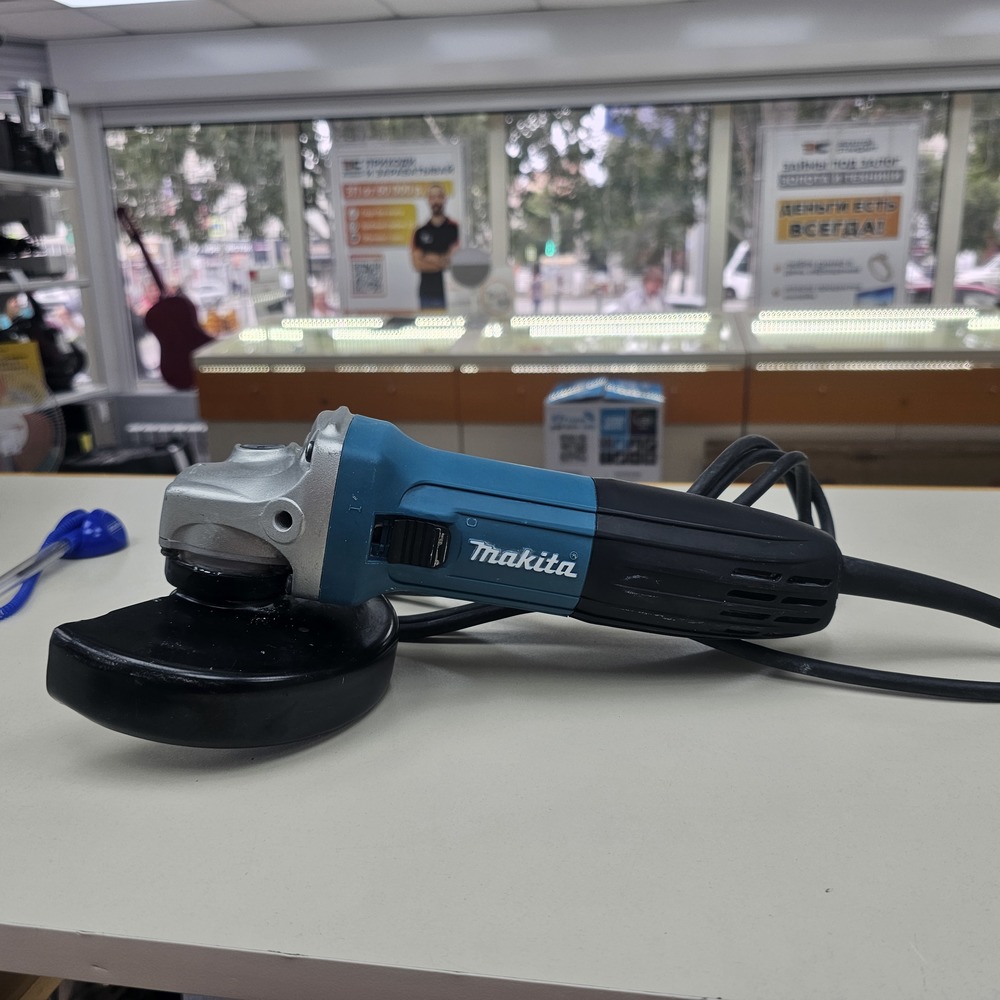 Угловая шлифмашина Makita GA5030R