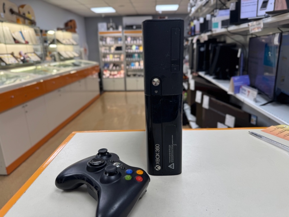 Игровая приставка Xbox 360; Игровая приставка Xbox 360;