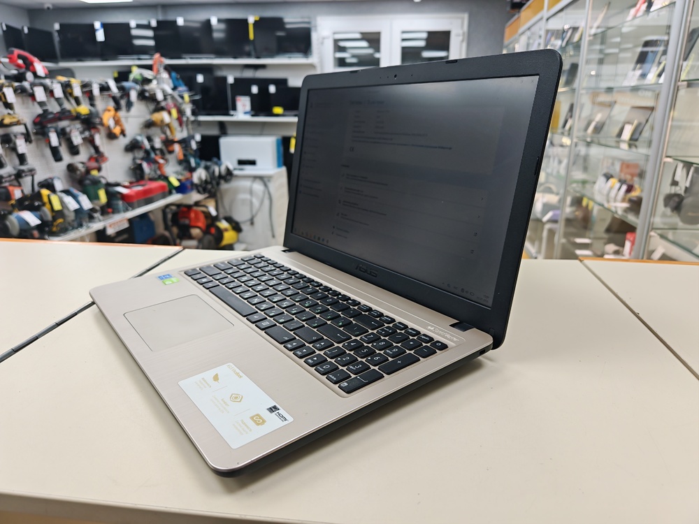 Ноутбук ASUS; Pentium N5000, GeForce MX110, 8 Гб, 240 Гб, Нет