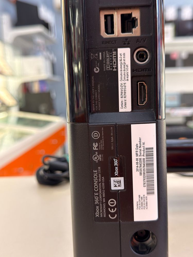 Игровая приставка Xbox 360;