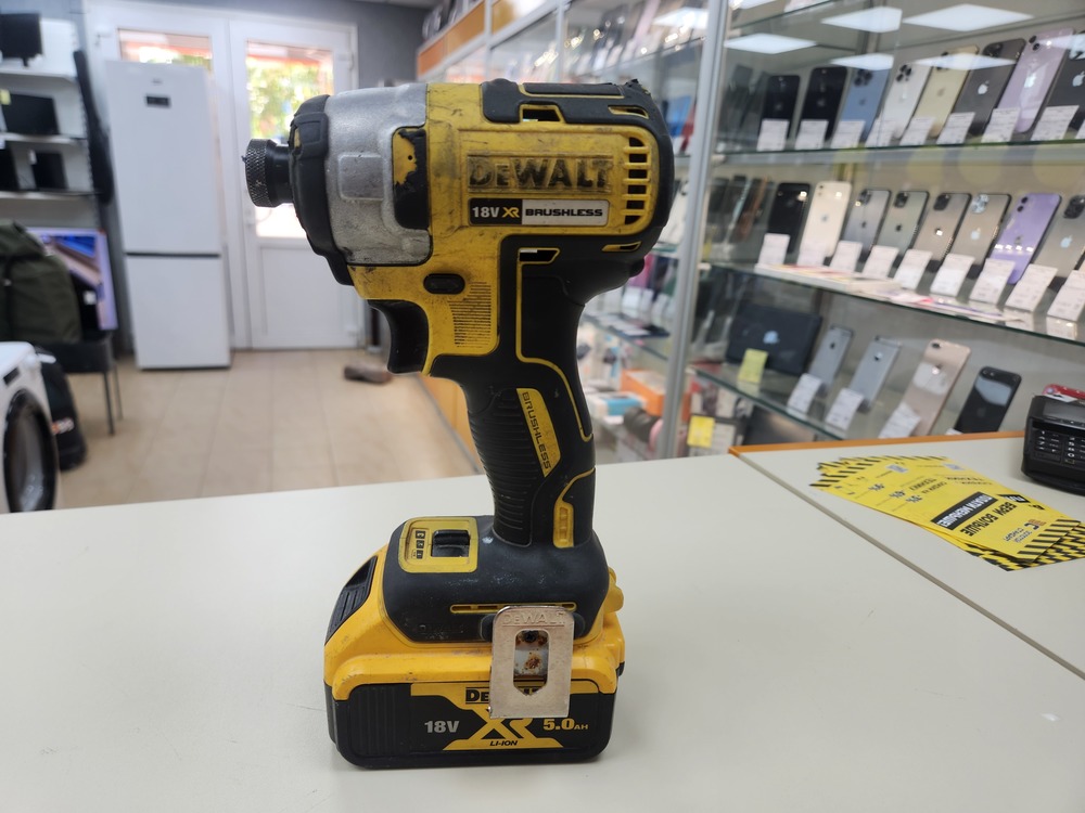 Гайковерт Dewalt DCF887
