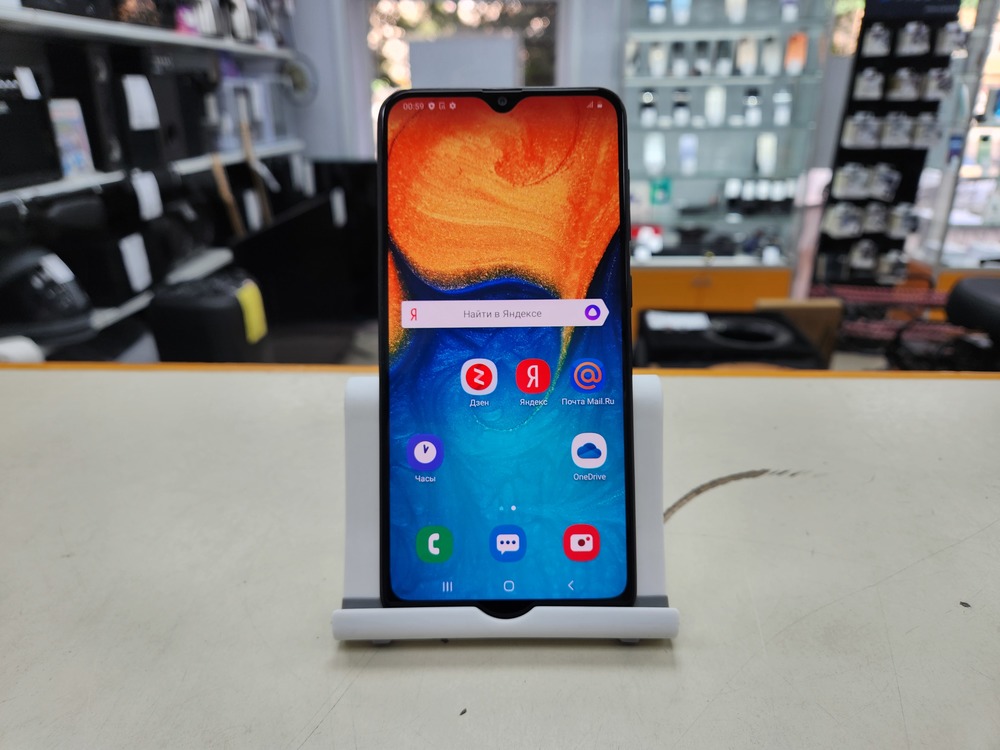 Смартфон Samsung Galaxy A20 3/32