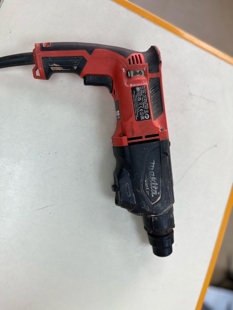 Перфоратор Makita M8701