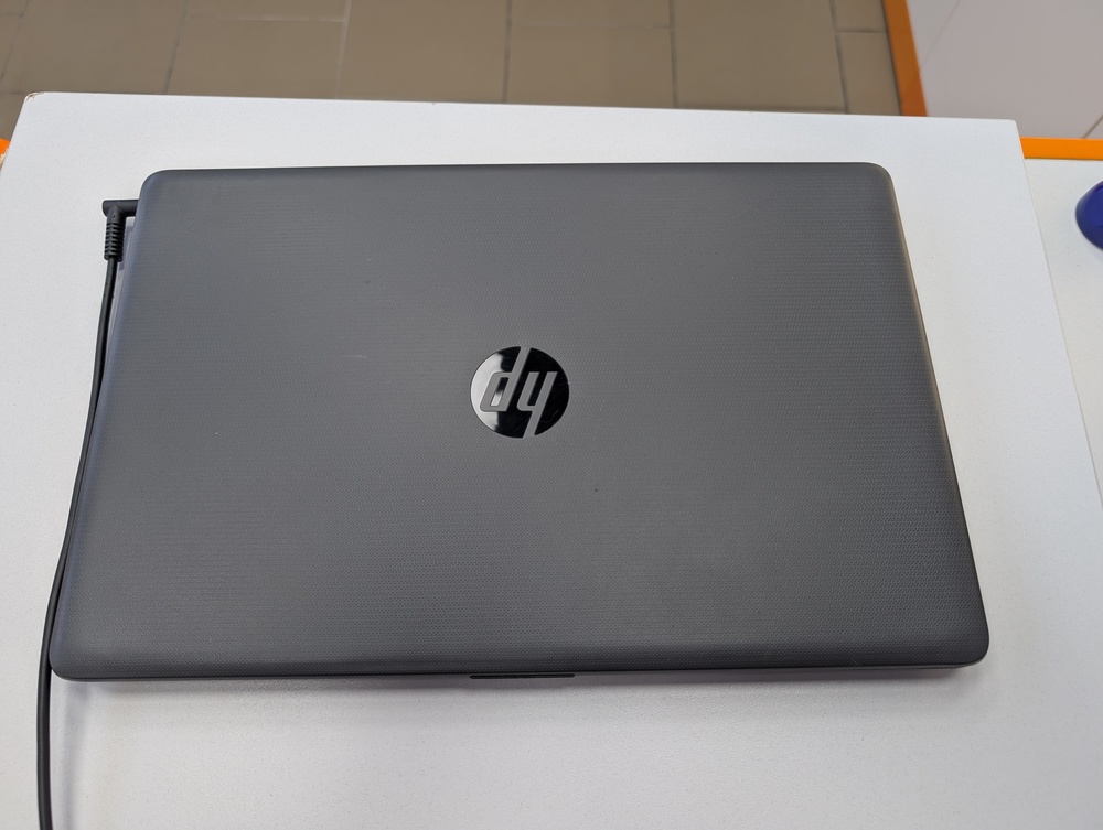 Ноутбук HP; Ryzen 3 2200U, Radeon Graphics, 8 Гб, 256 Гб, Нет