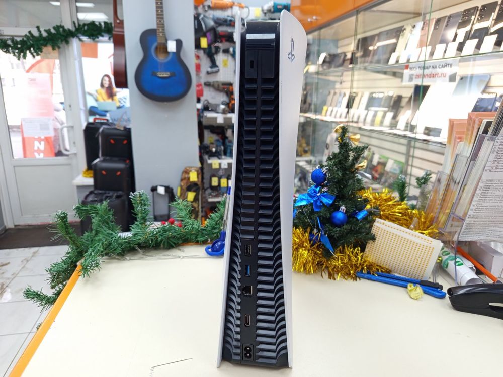 Игровая приставка PlayStation 5 825Gb (С дисководом)