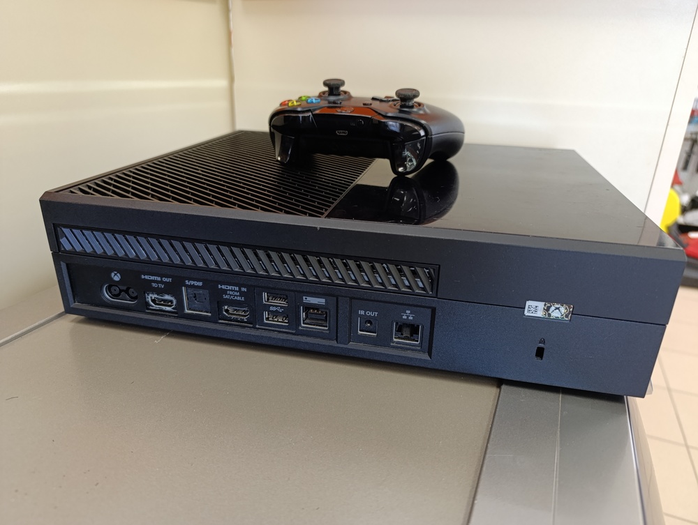 Игровая приставка Xbox One 500Gb