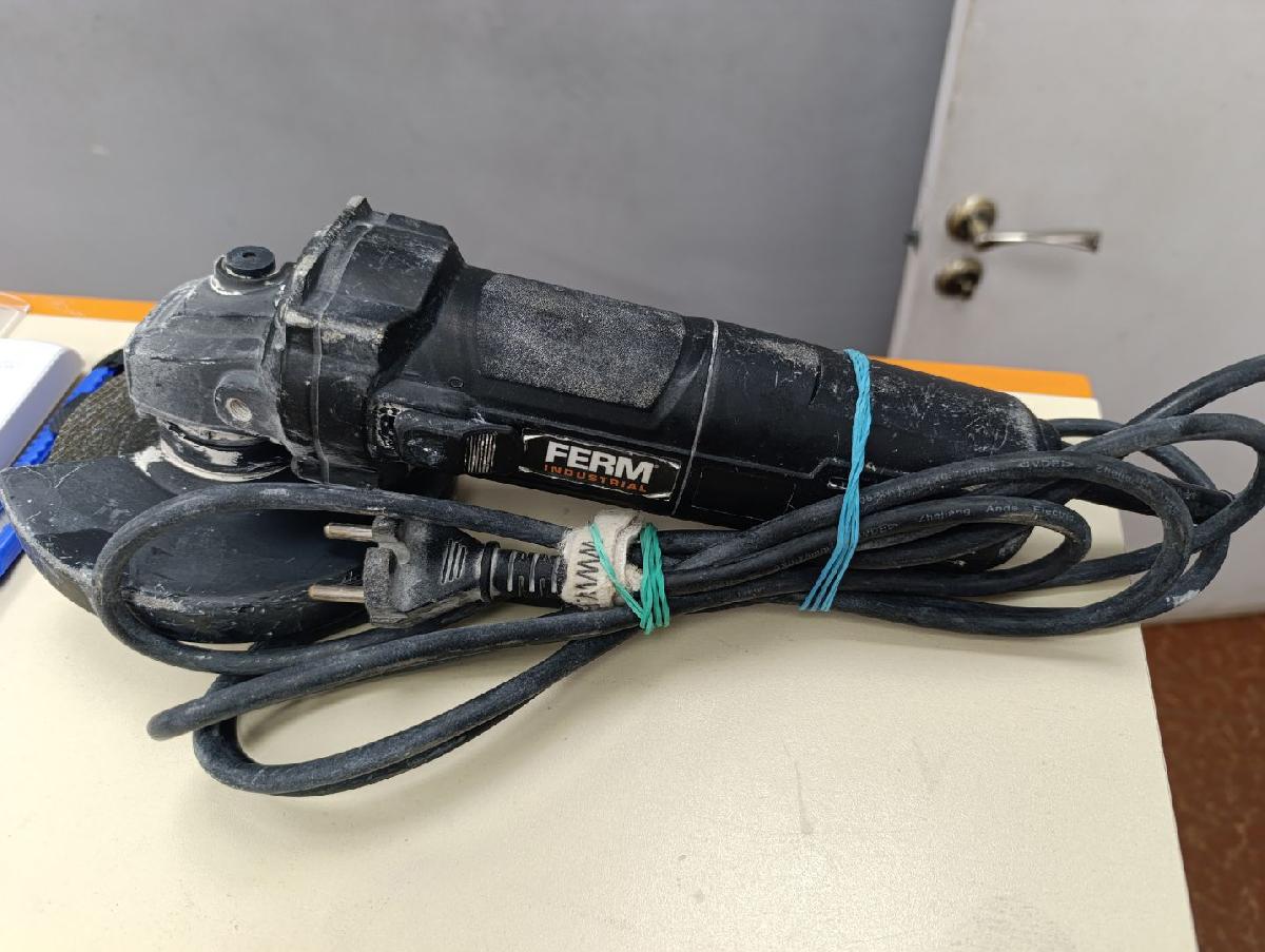 Угловая шлифмашина Ferm AGM1114P 710W-125MM