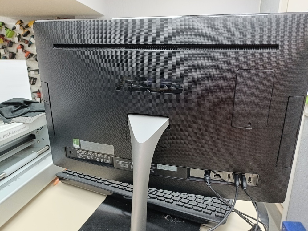 Моноблок Asus; Celeron 2955U,  Intel(R) Graphics, 4 Гб, Нет, 1 Tb