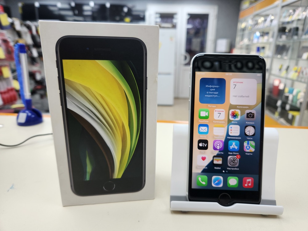 Смартфон Apple iPhone SE 2020 256Gb