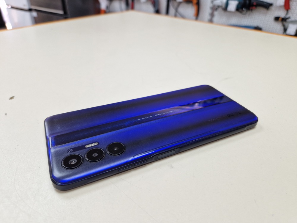 Смартфон Tecno Pova 3 6/128