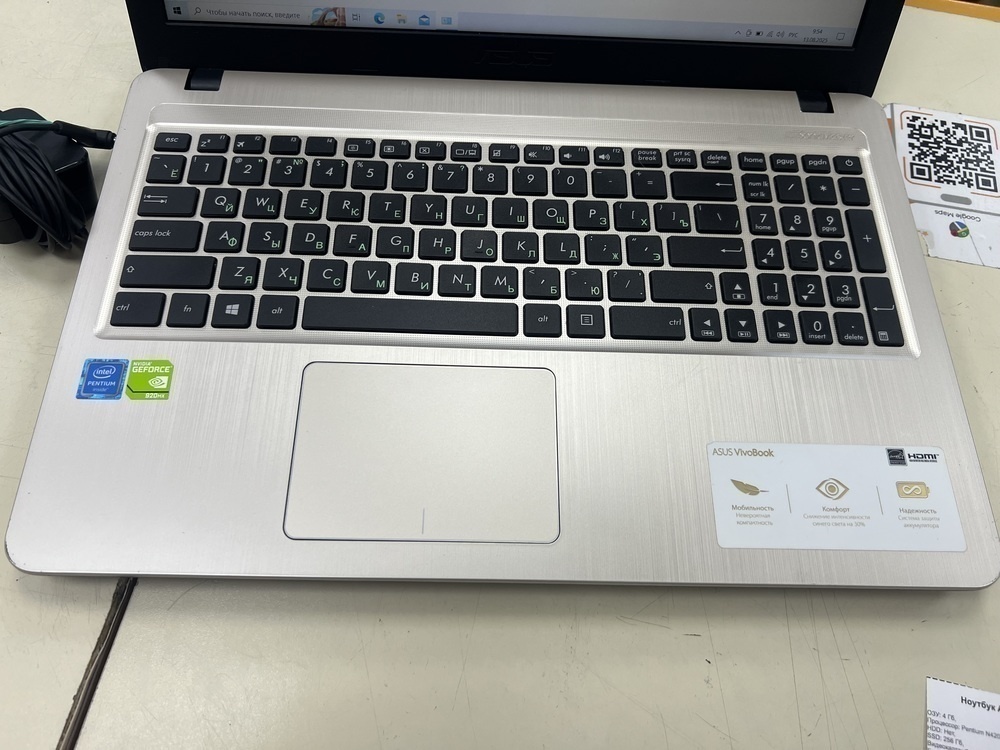 Ноутбук ASUS; Pentium N4200, GeForce 920MX, 4 Гб, 256 Гб, Нет